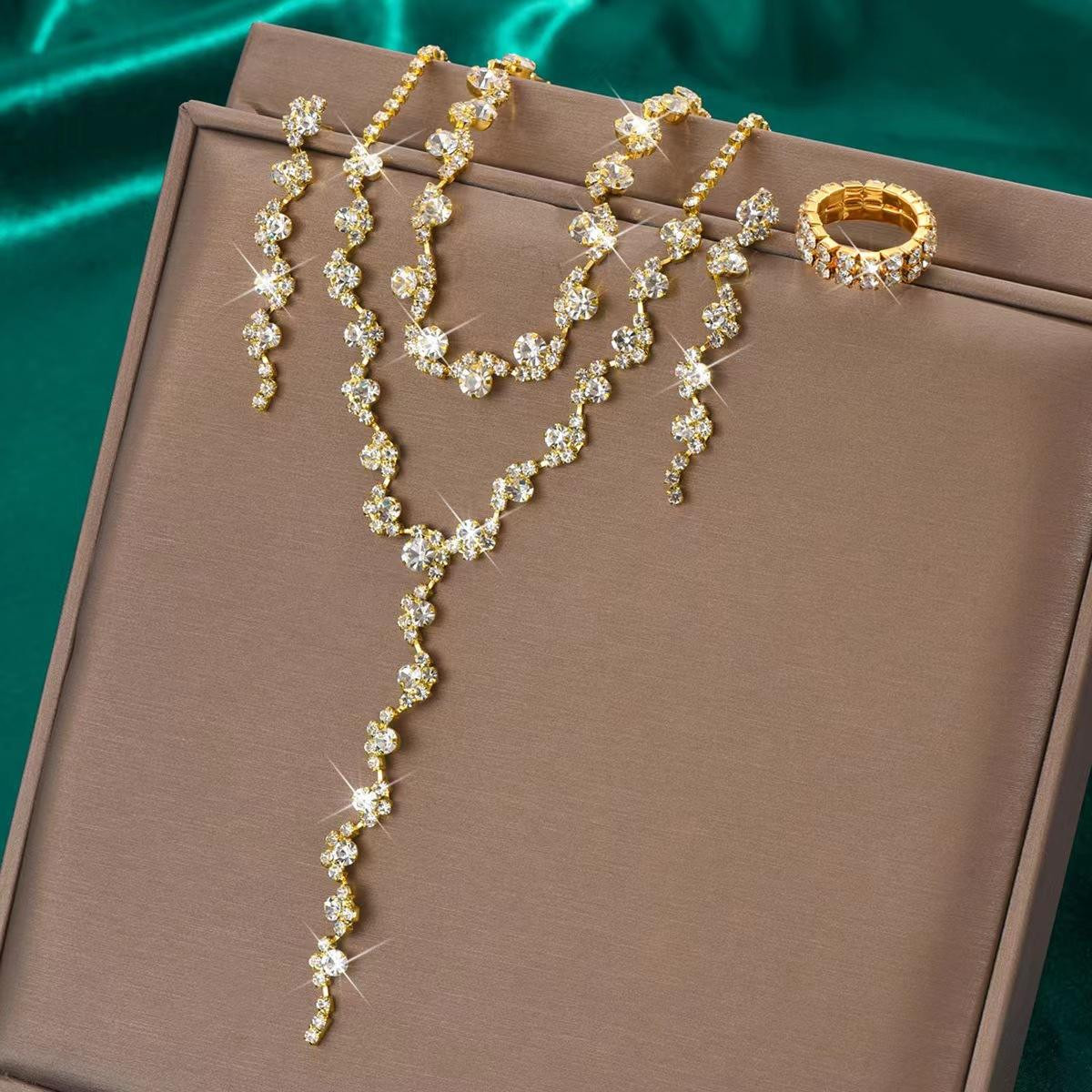 Royal Radiance Bridal Jewelry Set – Gold-Plated with Sparkling Stones