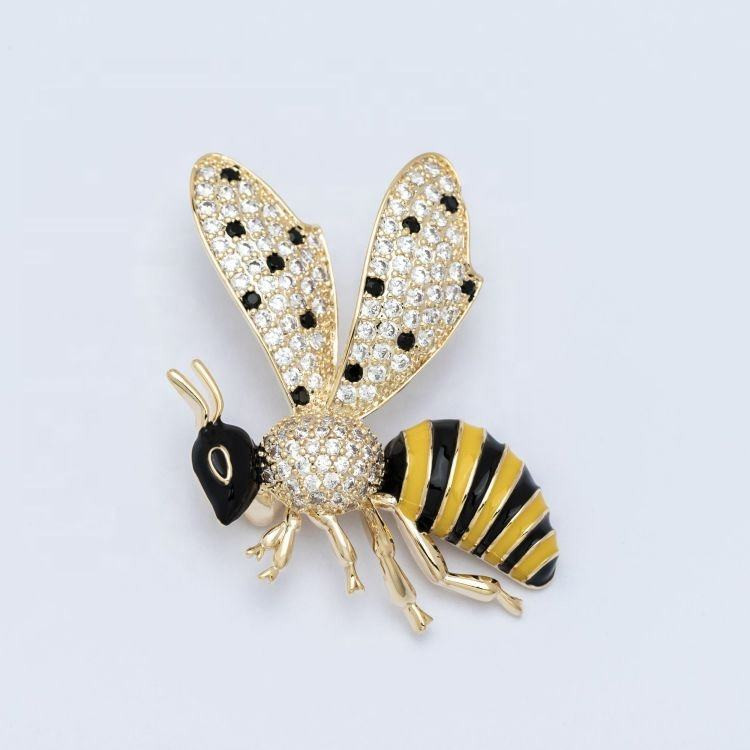 Sparkling Bee Brooch – Crystal Insect Pin for Chic Accents